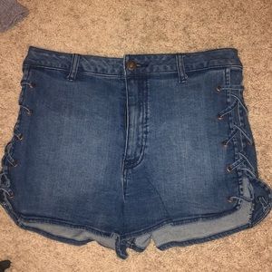 Forever 21 jean shorts size 26